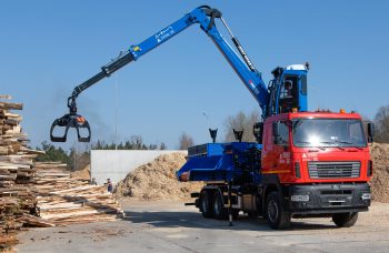 Мобильная рубильная машина AGH910 на базе МАЗ 631228 с гидроманипулятором