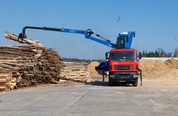 Мобильная рубильная машина AGH910 на базе МАЗ 631228 с гидроманипулятором