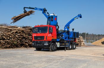 Мобильная рубильная машина AGH910 на базе МАЗ 631228 с гидроманипулятором