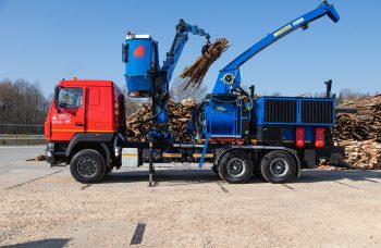 Мобильная рубильная машина AGH910 на базе МАЗ 631228 с гидроманипулятором