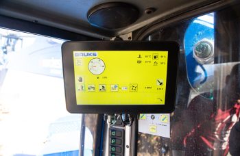 Мобильная рубильная машина AGH910 на базе МАЗ 631228 с гидроманипулятором