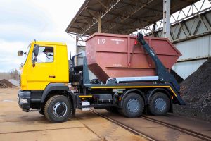Бункеровоз с портальным загрузчиком BOB Unililift на базе МАЗ 6501С5