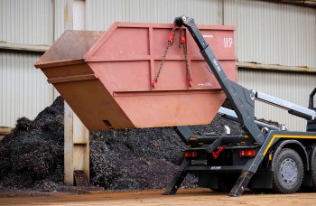 Бункеровоз с портальным загрузчиком BOB Unililift на базе МАЗ 6501С5