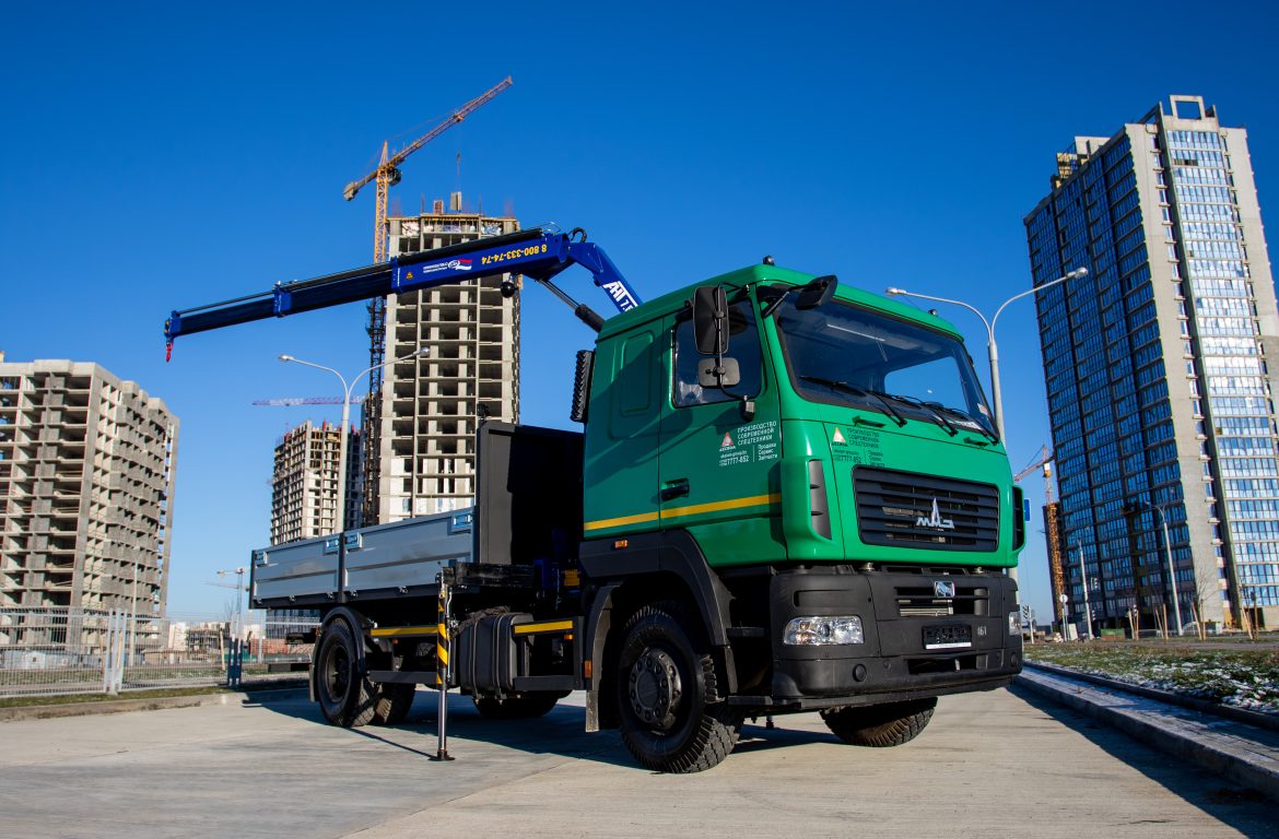 Бортовой автомобиль МАЗ AGC42M с КМУ АНТ 7.5-2