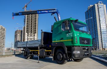 Бортовой автомобиль МАЗ AGC42M с КМУ АНТ 7.5-2