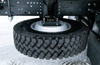 Бортовой автомобиль МАЗ AGC64M с КМУ PM 15523