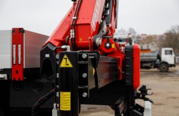 Бортовой автомобиль МАЗ AGC64M с КМУ Fassi F455A.2.22