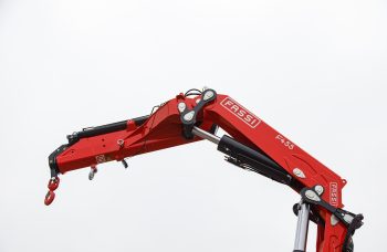 Бортовой автомобиль МАЗ AGC64M с КМУ Fassi F455A.2.22