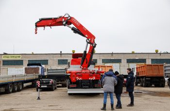 Бортовой автомобиль МАЗ AGC64M с КМУ Fassi F455A.2.22