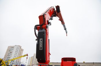 Бортовой автомобиль МАЗ AGC64M с КМУ Fassi F455A.2.22