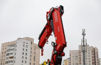 Бортовой автомобиль МАЗ AGC64M с КМУ Fassi F455A.2.22