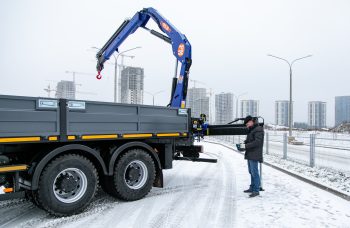 Бортовой автомобиль МАЗ AGC64M с КМУ PM 15523