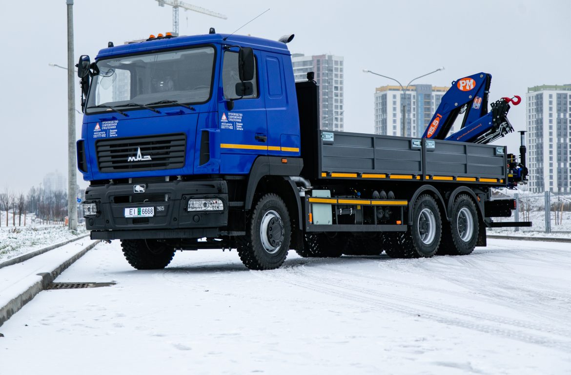 Бортовой автомобиль МАЗ AGC64M с КМУ PM 15523