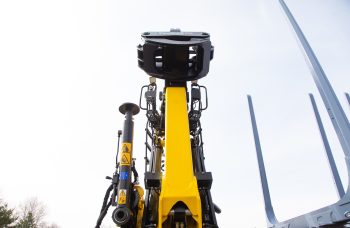 Сортиментовоз МАЗ-631228 с гидроманипулятором Marchesi M11T 02.100