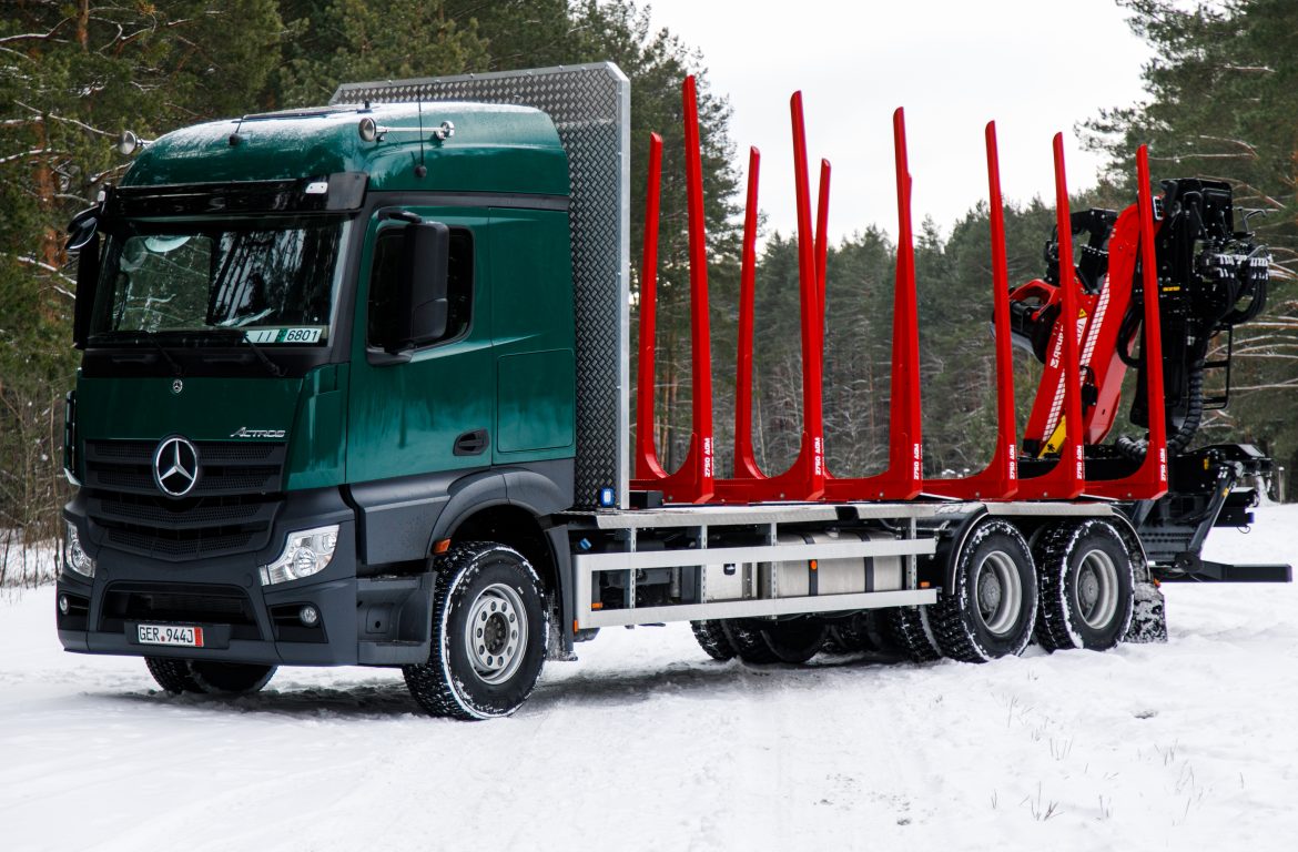 Сортиментовоз Mercedes-Benz с манипулятором Cranab TZ12.2