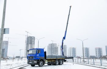 Бортовой автомобиль МАЗ AGC64M с КМУ PM 15523