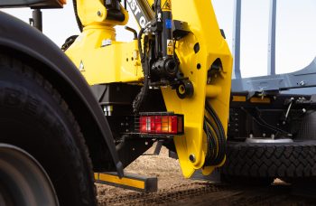 Сортиментовоз МАЗ-631228 с гидроманипулятором Marchesi M11T 02.100