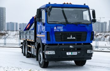 Бортовой автомобиль МАЗ AGC64M с КМУ PM 15523