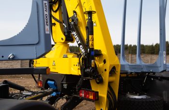 Сортиментовоз МАЗ-631228 с гидроманипулятором Marchesi M11T 02.100