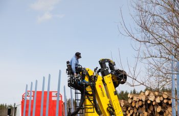 Сортиментовоз МАЗ-631228 с гидроманипулятором Marchesi M11T 02.100