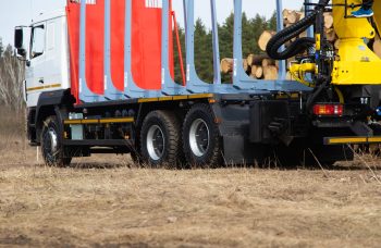 Сортиментовоз МАЗ-631228 с гидроманипулятором Marchesi M11T 02.100