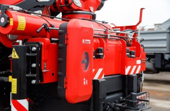 Бортовой автомобиль МАЗ AGC64M с КМУ Fassi F455A.2.22