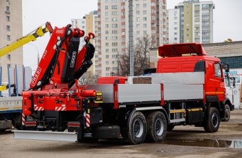 Бортовой автомобиль МАЗ AGC64M с КМУ Fassi F455A.2.22