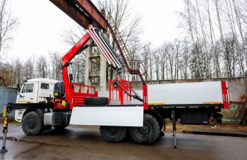Бортовой автомобиль КАМАЗ AGC66M с КМУ Fassi F155A.2.26