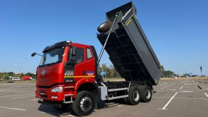 Самосвал FAW J6 6х6
