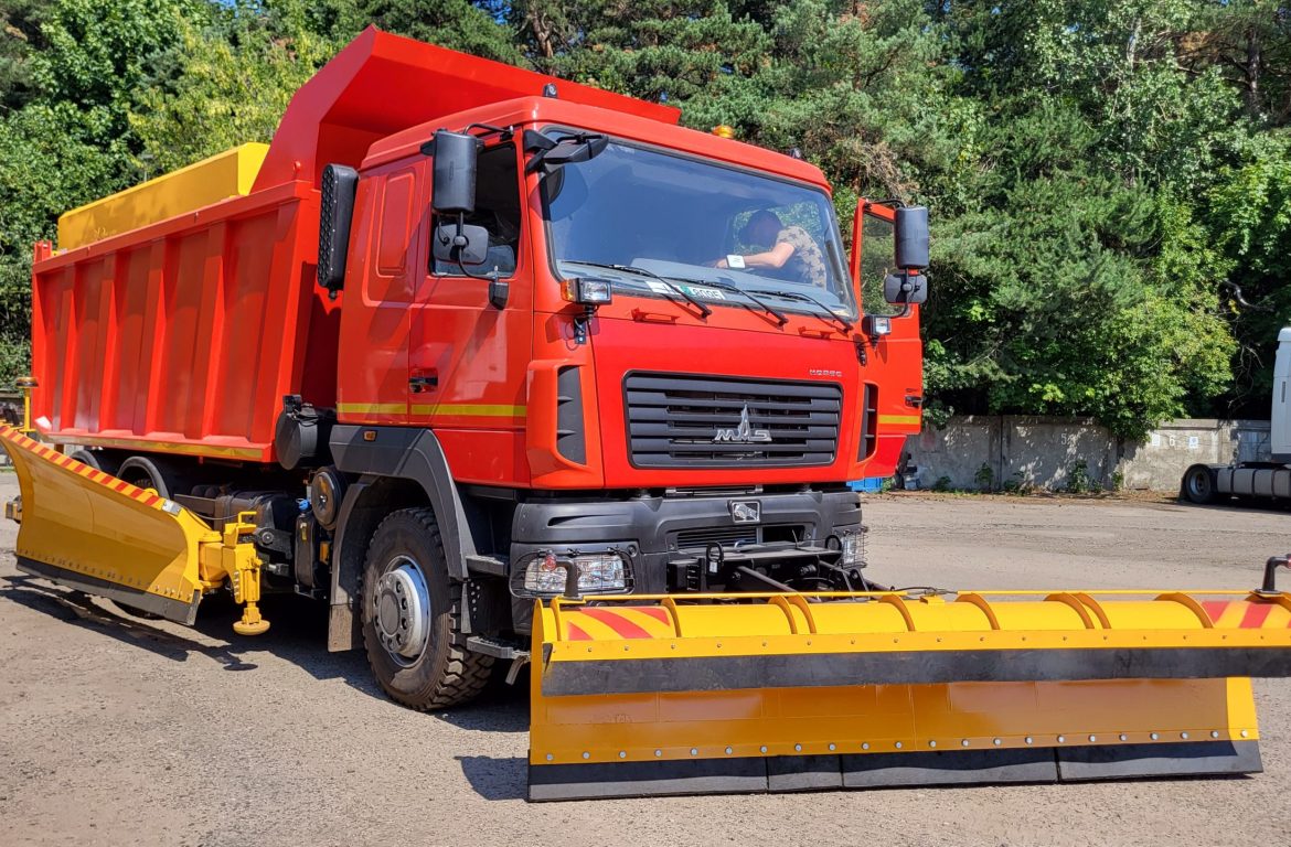 Комбинированная дорожная машина МАЗ-631228