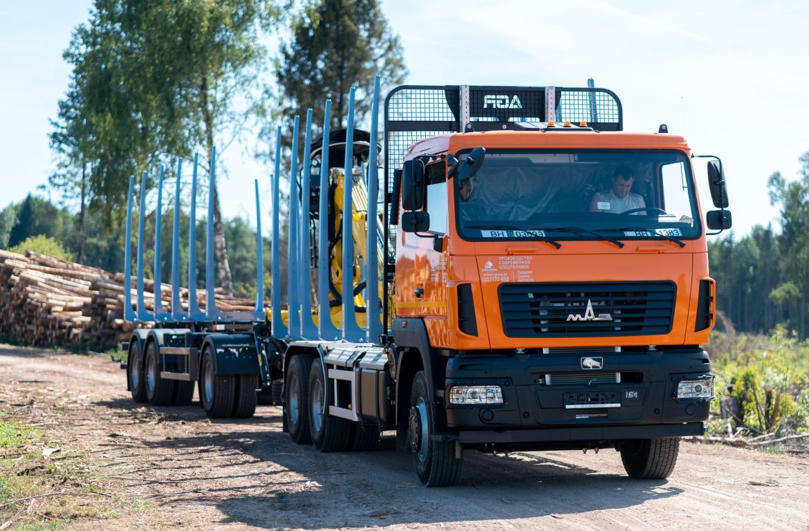 Сортиментовоз МАЗ 63128 с гидроманипулятором Marchesi M10RS 02.100