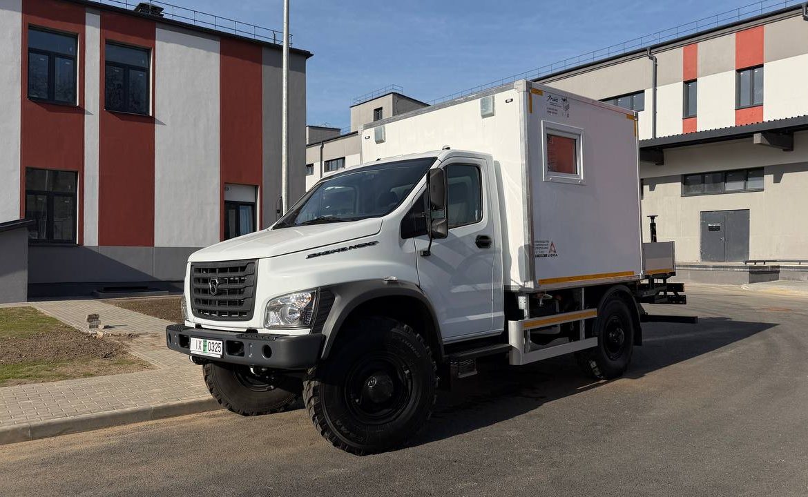 Автомобиль специальный модели М1-С41R c кузовом-мастерской ГИРД