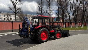 Автомобиль специальный AGTM на базе трактора Беларус 92П.4 с краном-манипулятором АНТ 7.5-2