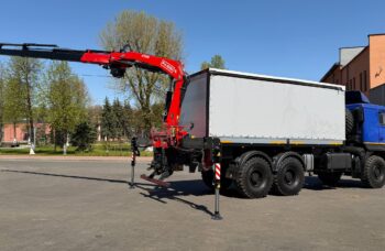 Бортовой автомобиль МАЗ AGC64M с КМУ Fassi F195A.0.24