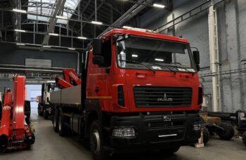 Бортовой автомобиль МАЗ AGC64M с КМУ Fassi F215A.0.24