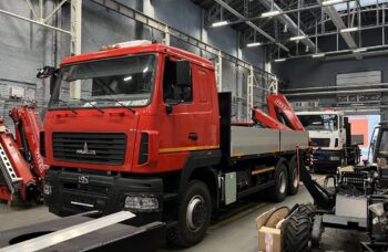 Бортовой автомобиль МАЗ AGC64M с КМУ Fassi F215A.0.24