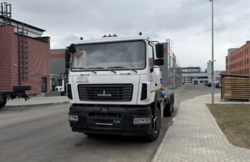 Крюковой погрузчик AG6 KROMANN L22S.57.6-HC на базе МАЗ-631228