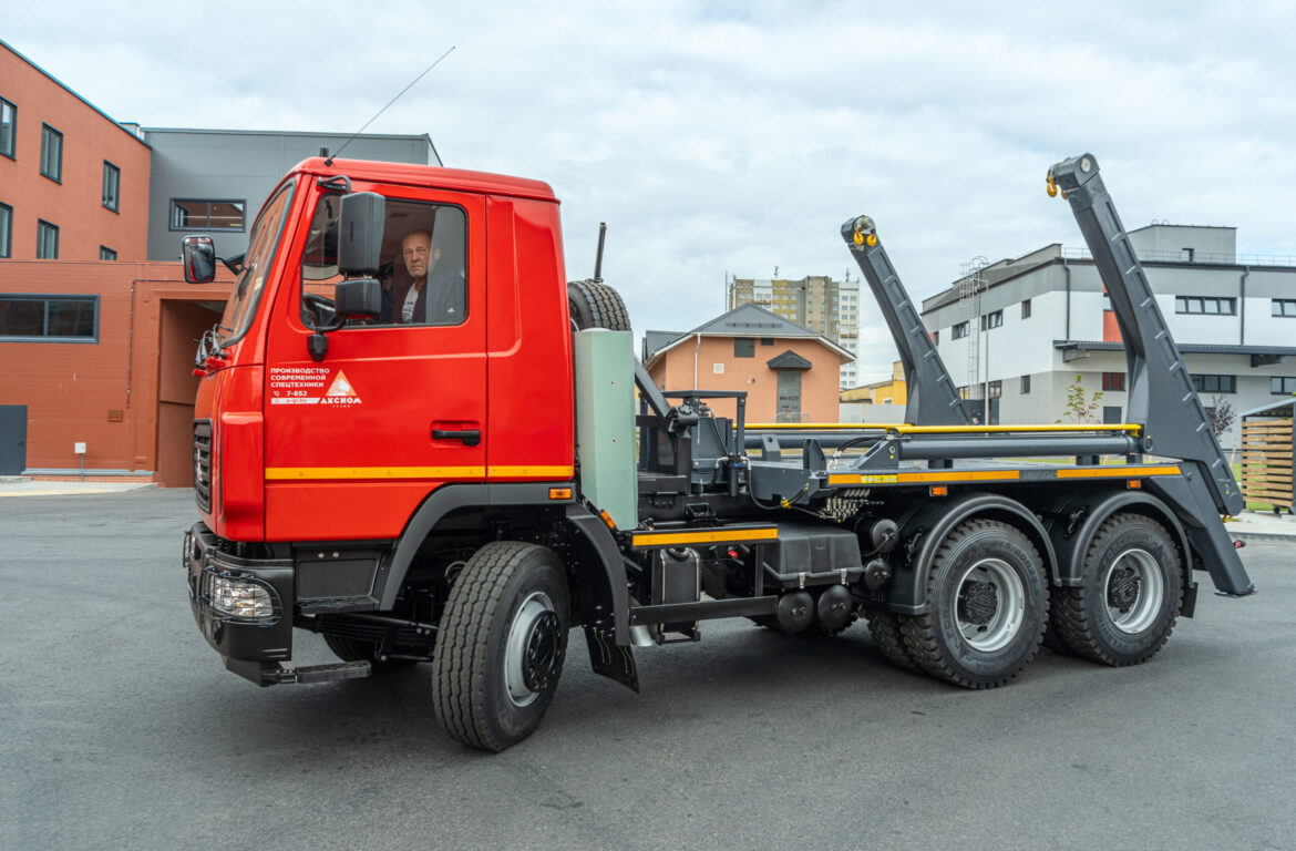 Портальный погрузчик Wernox SL14T на базе МАЗ 650126