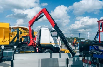 Автомобиль специальный AG6HMS с крюковым погрузчиком HYVA T20-57-S и с КМУ Fassi F155A.0.22 (5 в 1)