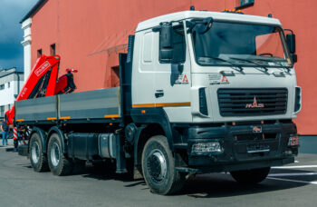 Бортовой автомобиль МАЗ AGС64М с КМУ Fassi F215A.0.23