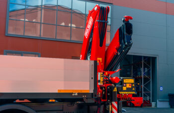Бортовой автомобиль МАЗ AGС64М с КМУ Fassi F215A.0.23