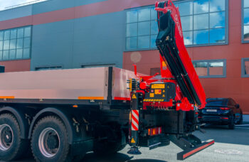 Бортовой автомобиль МАЗ AGС64М с КМУ Fassi F215A.0.23