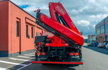 Бортовой автомобиль МАЗ AGС64М с КМУ Fassi F215A.0.23