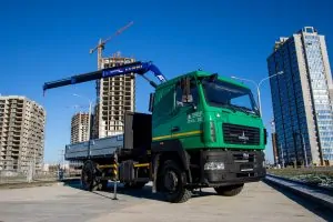 Бортовой автомобиль МАЗ AGC42M с КМУ АНТ 7.5-2