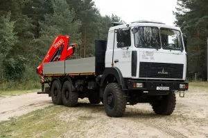 Бортовой автомобиль МАЗ AGC66M с КМУ Fassi F195A.0.22