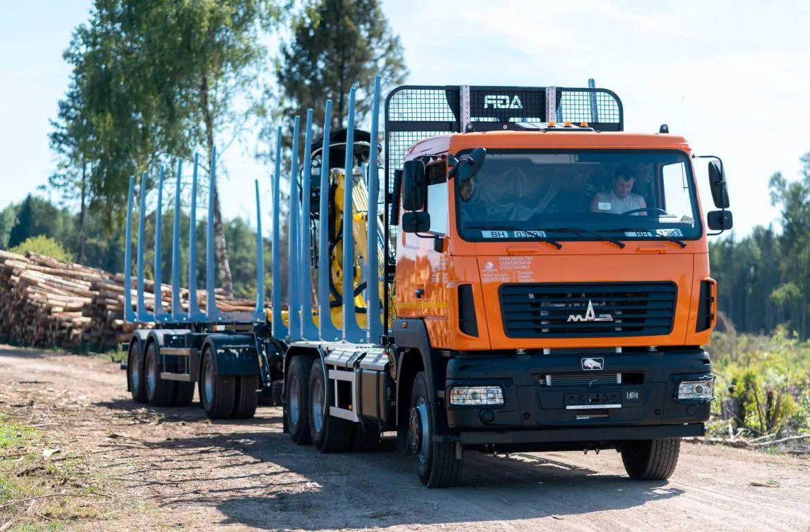 Сортиментовоз МАЗ 63128 с гидроманипулятором Marchesi M10RS 02.100