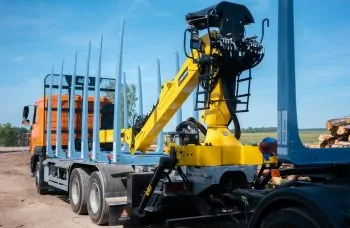 Сортиментовоз МАЗ 63128 с гидроманипулятором Marchesi M10RS 02.100