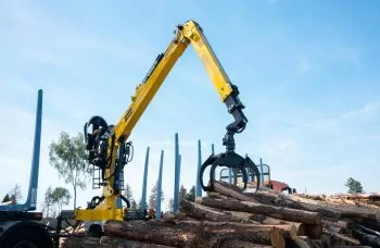 Сортиментовоз МАЗ 63128 с гидроманипулятором Marchesi M10RS 02.100