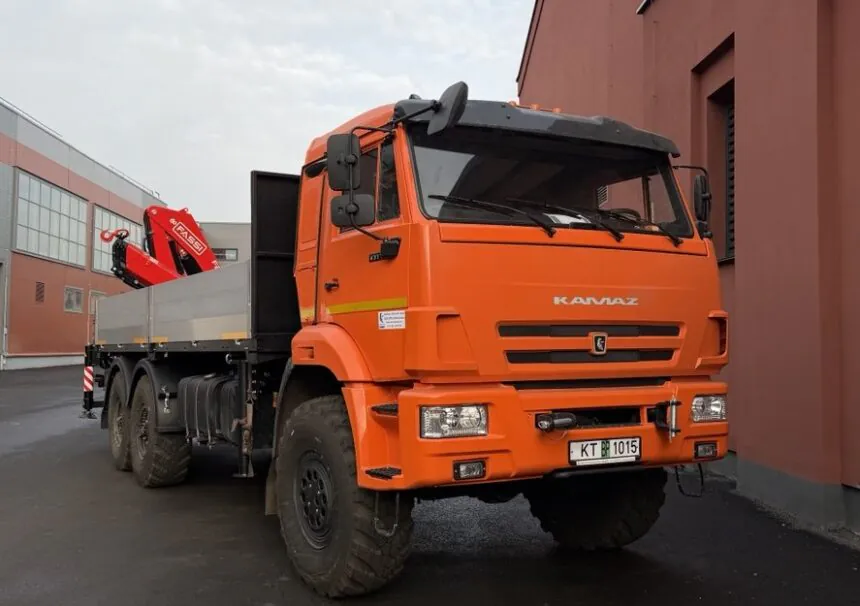 Автомобиль бортовой агц6см с КМУ Fassi ф155а